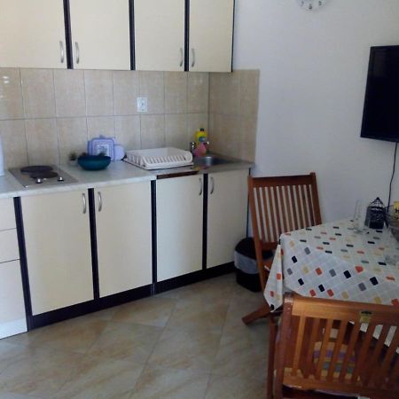 Apartman Leo Nečujam Exterior foto