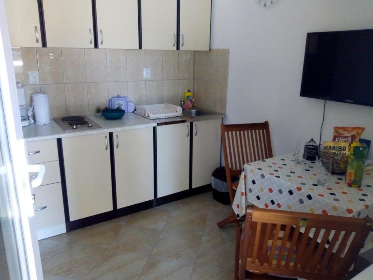 Apartman Leo Nečujam Exterior foto