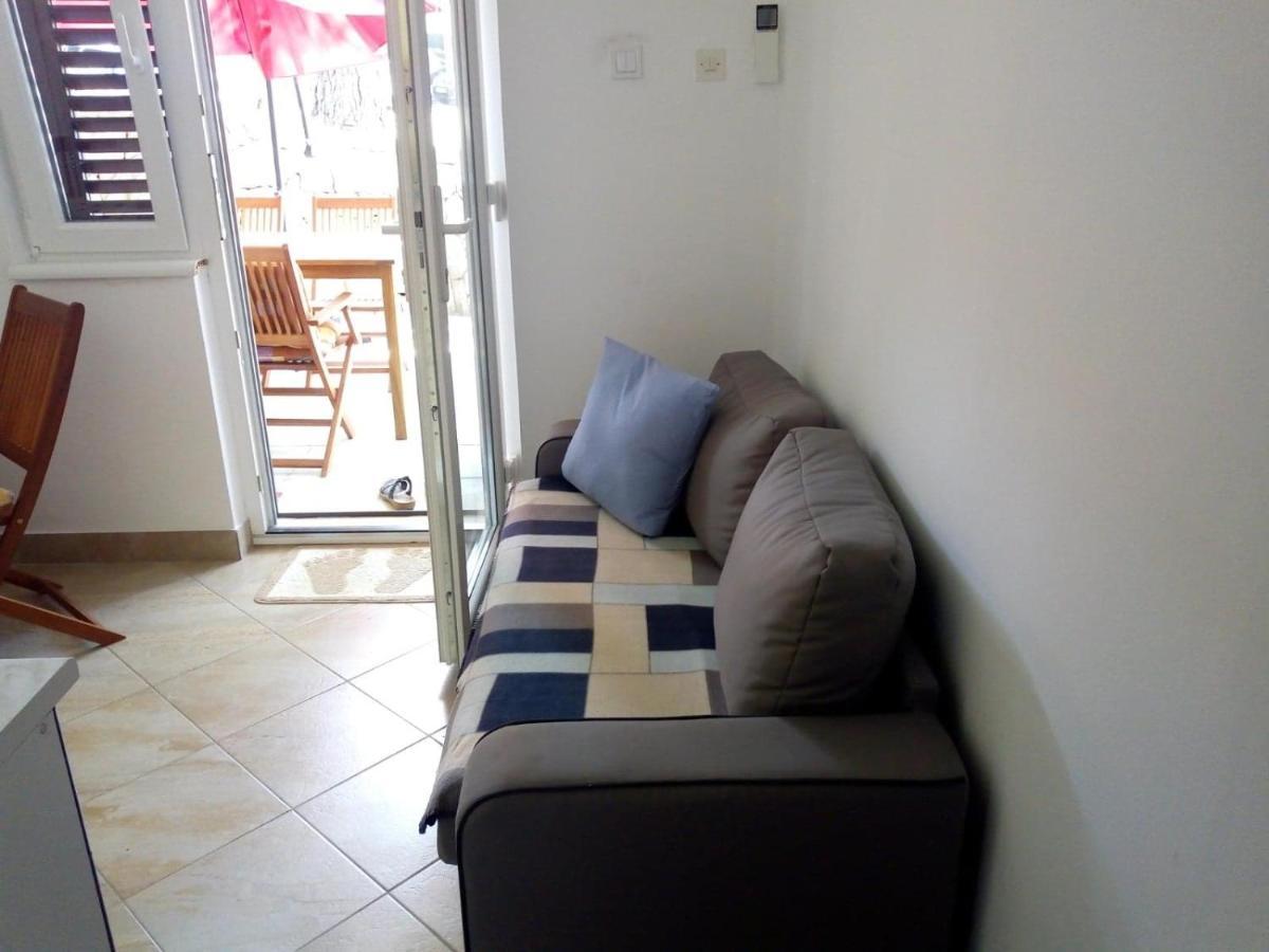 Apartman Leo Nečujam Exterior foto